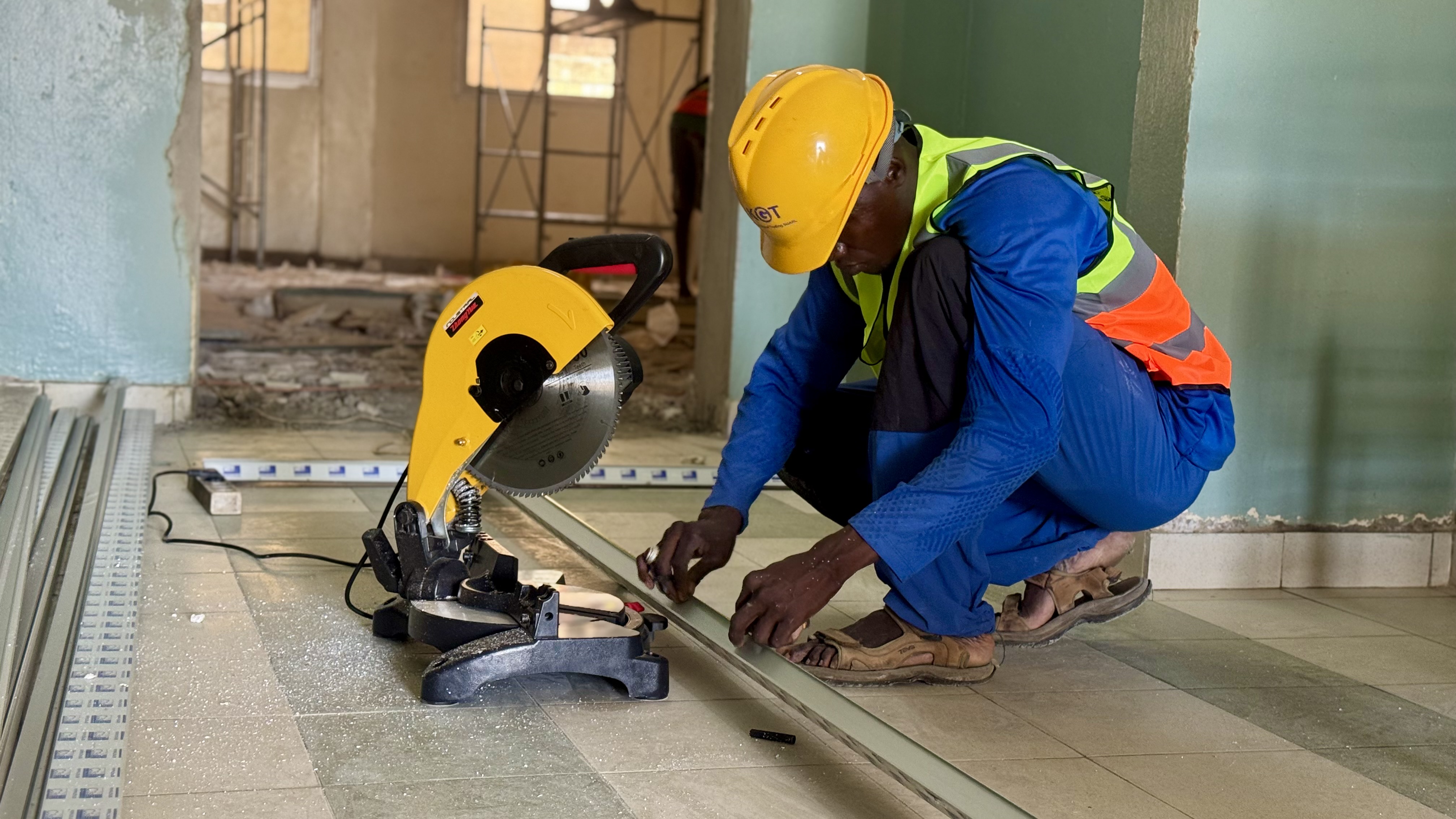 Découpe des profilés aluminium